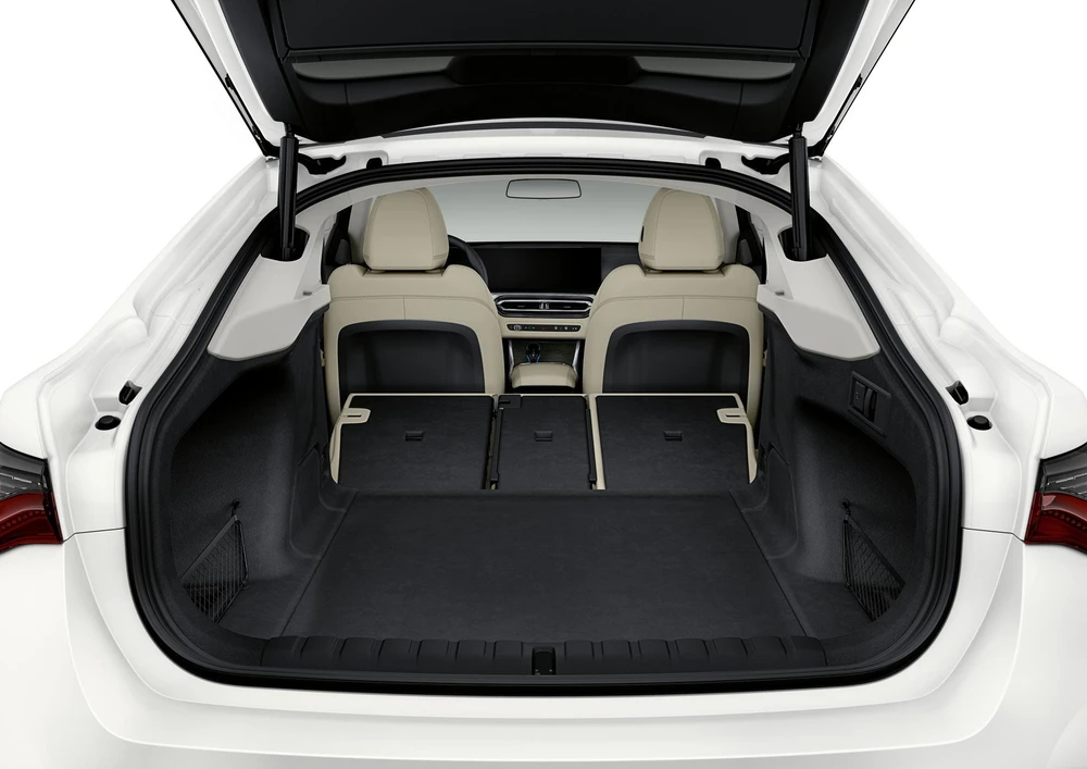 i4 eDrive35 sẽ có giá bắt đầu từ 52.395 USD (tương đương 1.2 tỉ đồng). Ảnh: Carscoops.