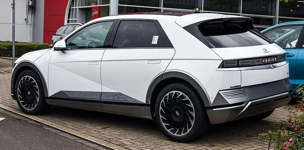 Hyundai Ioniq 5 2022 là chiếc xe chạy hoàn toàn bằng điện được hãng sản xuất dành cho đại chúng. Ảnh: Hotcars.