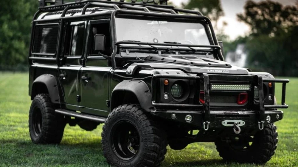 Land Rover Defender chiếc SUV địa hình, sang trọng và ấn tượng. Ảnh: Motorbiscuit.