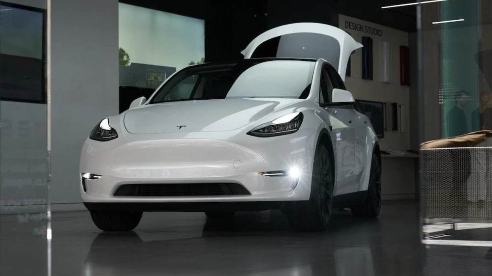 Tesla Model Y 2022 có phạm vi lái xe điện tốt hơn nhiều so với C40 Recharge. Ảnh: Motorbiscuit