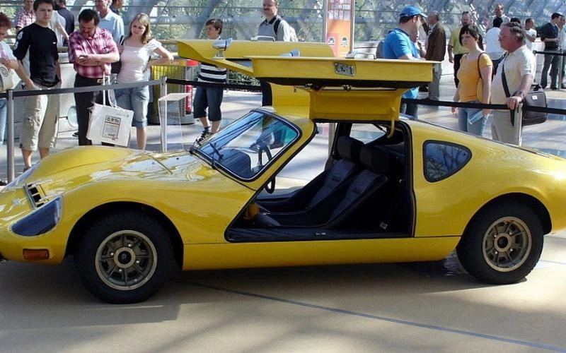 Melkus RS 1000 là chiếc xe thể thao có cánh quạt. Thân xe coupe thấp với hình dáng thanh gọn và bóng bẩy. Ảnh: Autocar.