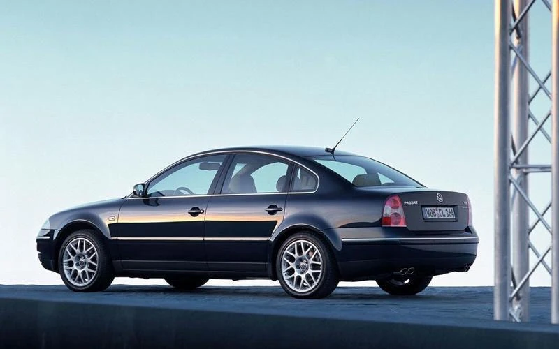 Volkswagen Passat W8 được trang bị một động cơ thực sự độc đáo: W8 4,0 lít công suất 275 mã lực. Ảnh: Autocar.