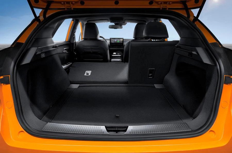 MG 4 sẽ cung cấp sáu tùy chọn màu sắc khi ra mắt. Ảnh: Autocar.