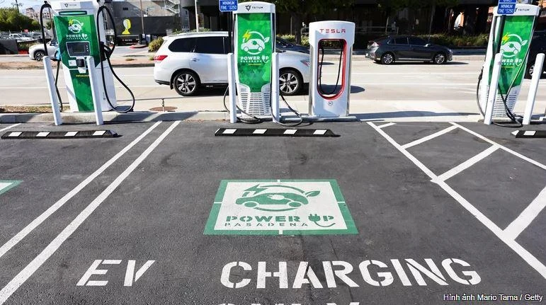 Tránh sạc nhanh. Ảnh: Slashgear.