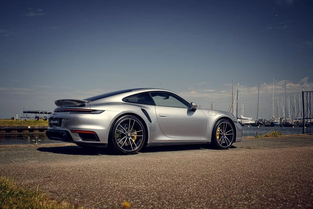 Chiếc xe này ra mắt vào năm 2020 có giá khoảng 459.700 bảng Anh. Ảnh: Autoevolution.