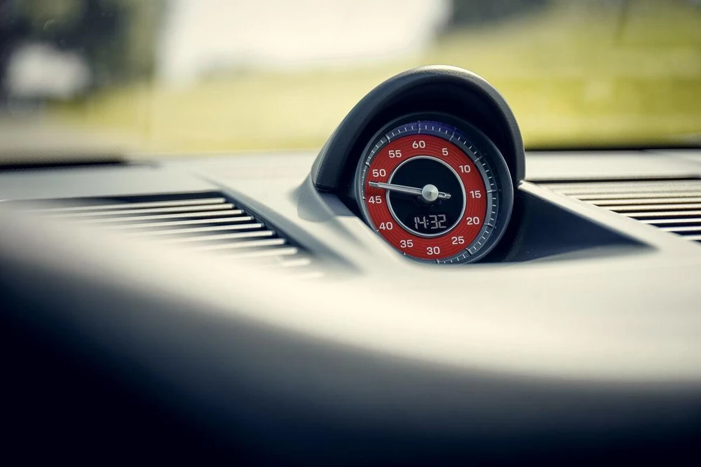 Trong khi 991 Turbo S phát triển 580 ps (573 mã lực), thế hệ 992 cung cấp 650 ps (641 mã lực). Ảnh: Autoevolution.