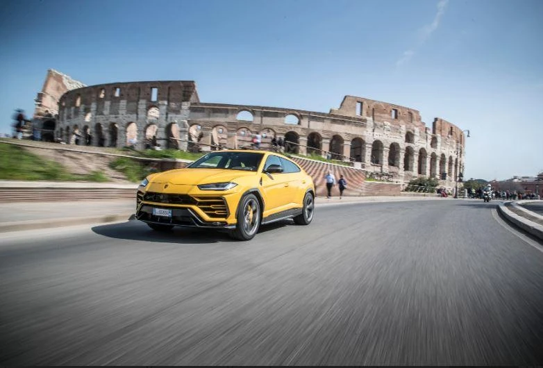 Lamborghini Urus là một chiếc SUV được thiết kế với mọi thứ hiện đại nhất. Ảnh: Hotcars.