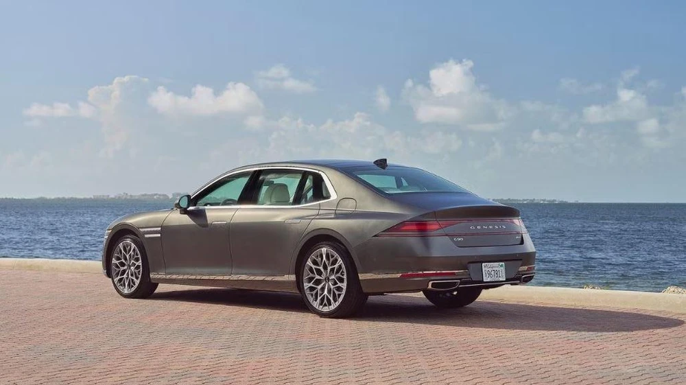 Genesis G90. Ảnh: Hotcars.