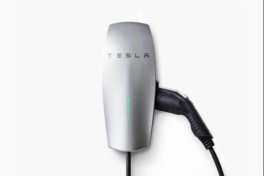 Bộ sạc Tesla Wall Connector. Ảnh: Motorbiscuit.