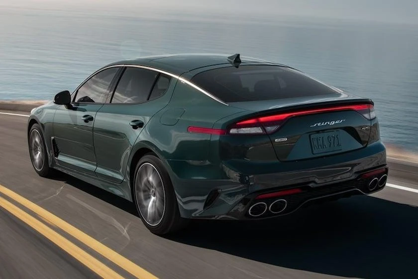 Màu xanh lá cây Ascot của Kia. Ảnh: Carbuzz.