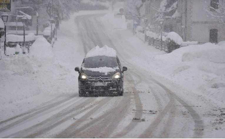 Không dừng giữa đường. Ảnh: Motorbiscuit.