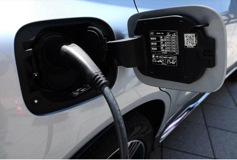 Việc sử dụng các tính năng ảnh hưởng đến phạm vi lái xe của xe điện như thế nào. Ảnh: Motorbiscuit.