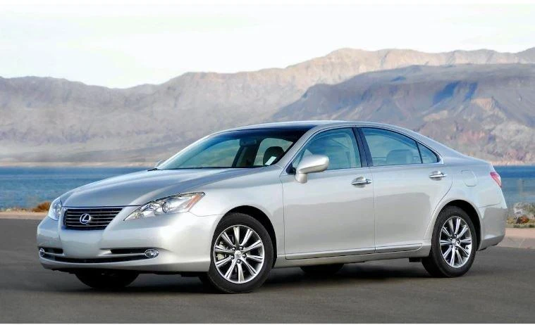 Lexus ES. Ảnh: Motorbiscuit.