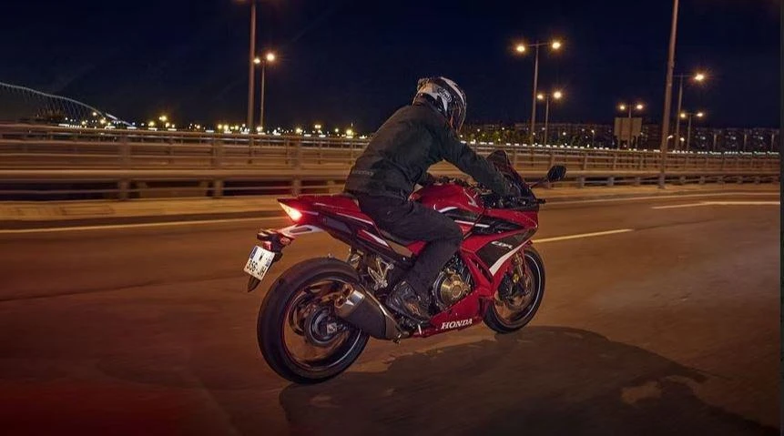 Honda CBR 500R với giá 7.199 USD đô la (tương đương gần 170 triệu đồng). Ảnh: Hotcars.