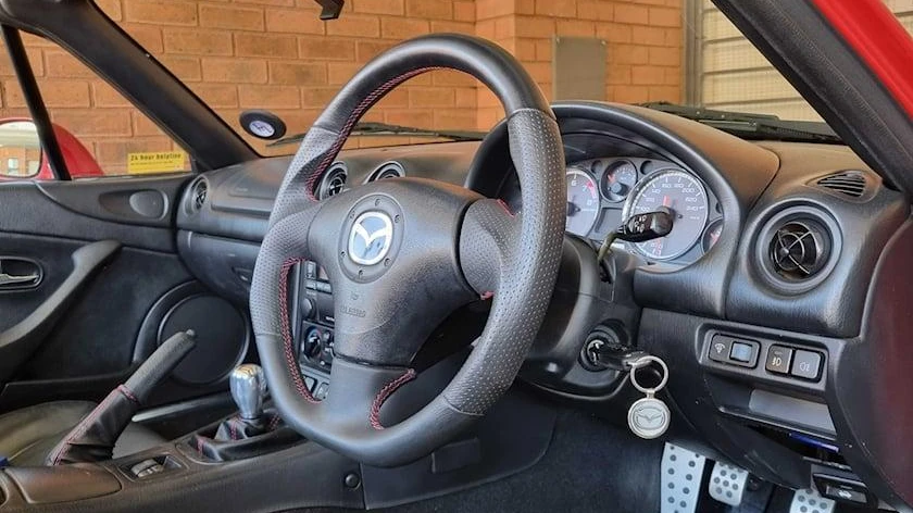 Độ khoảng cách vô lăng. Ảnh: Carbuzz.