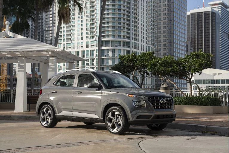 Mẫu xe 2022 Hyundai Venue SE có giá khoảng 20.125 đô la (tương đương hơn 470 triệu đồng). Ảnh: Motorbiscuit.
