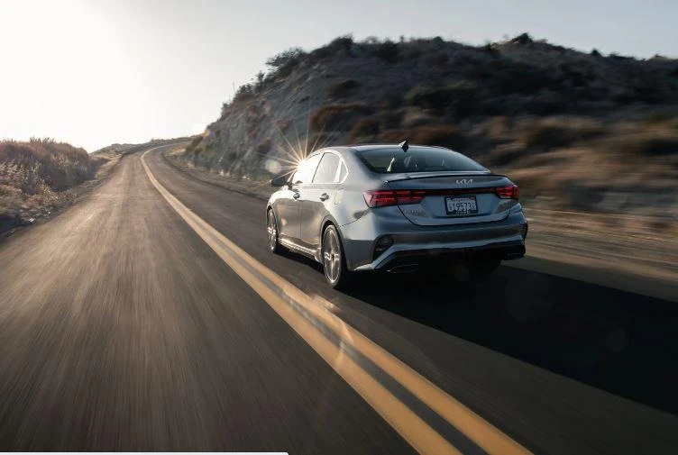 Phiên bản 2022 Kia Forte FE có giá khoảng 20.115 đô la (tương đương hơn 470 triệu đồng). Ảnh: Motorbiscuit.