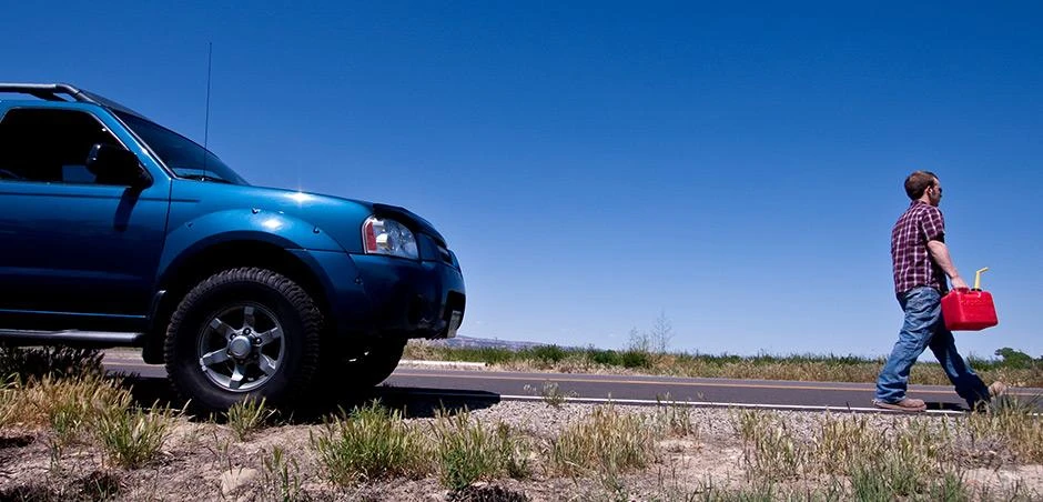 Vượt qua ổ gà và phóng nhanh qua gờ giảm tốc. Ảnh: Motorbiscuit.