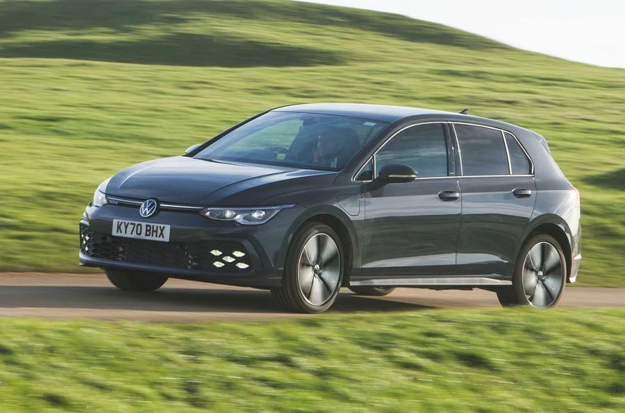 Mercedes-Benz C300e. Ảnh: Autocar.