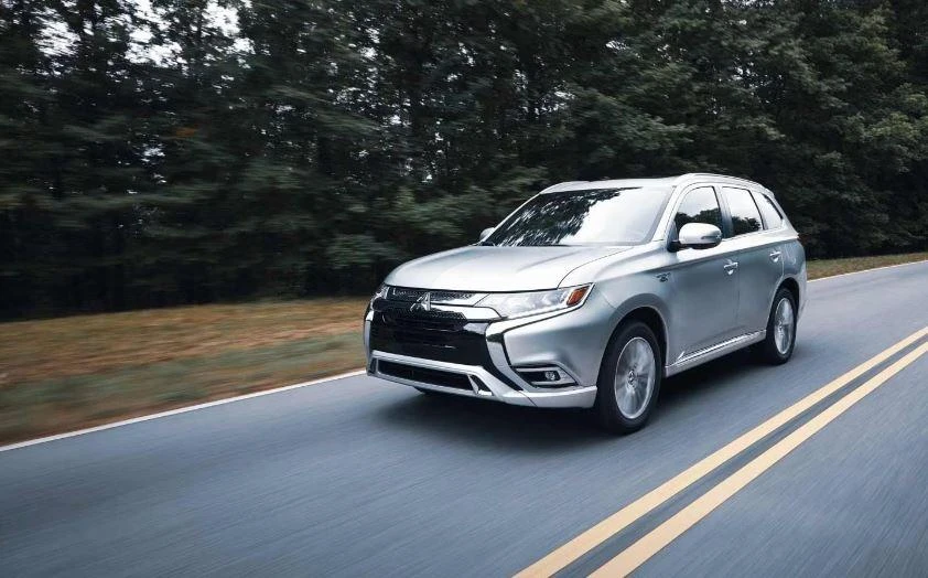 Mitsubishi Outlander Plug-In Hybrid. Ảnh: Hotcars.