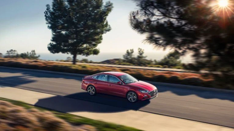 Hyundai Sonata Hybrid. Ảnh: Motorbiscuit.