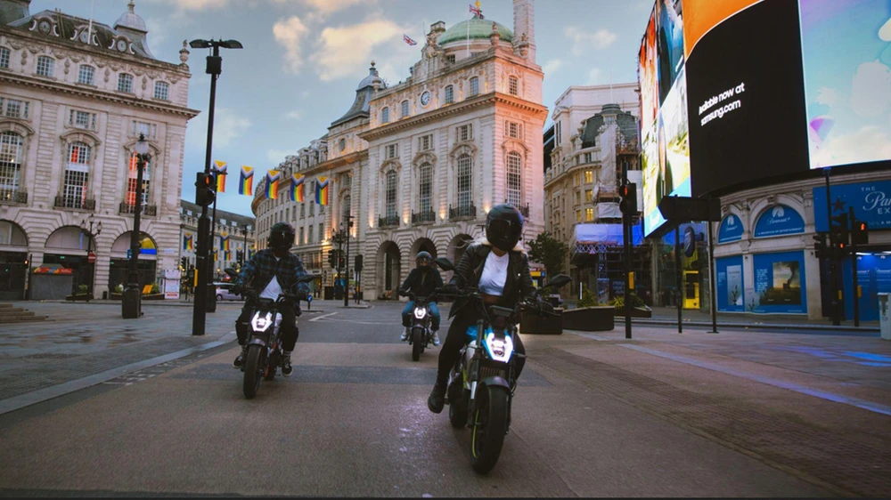 Xe máy điện siêu nhẹ với nhiều công nghệ cao đi được 160 km cho một lần sạc. Ảnh: Autoevolution.