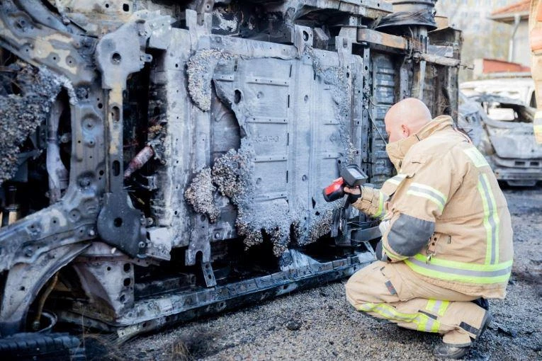 Xe điện phát nổ trong tai nạn. Ảnh: Motorbiscuit.