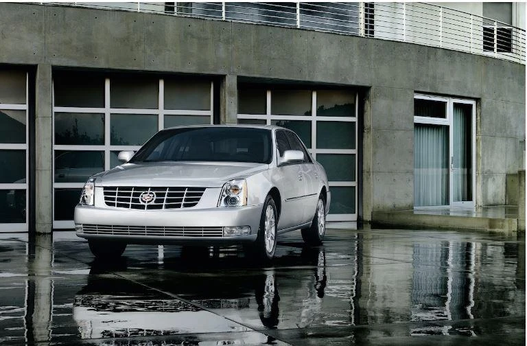 Cadillac DTS 2011. Ảnh: Motorbiscuit.