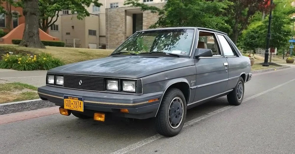 Renault Alliance. Ảnh: Hotcars.