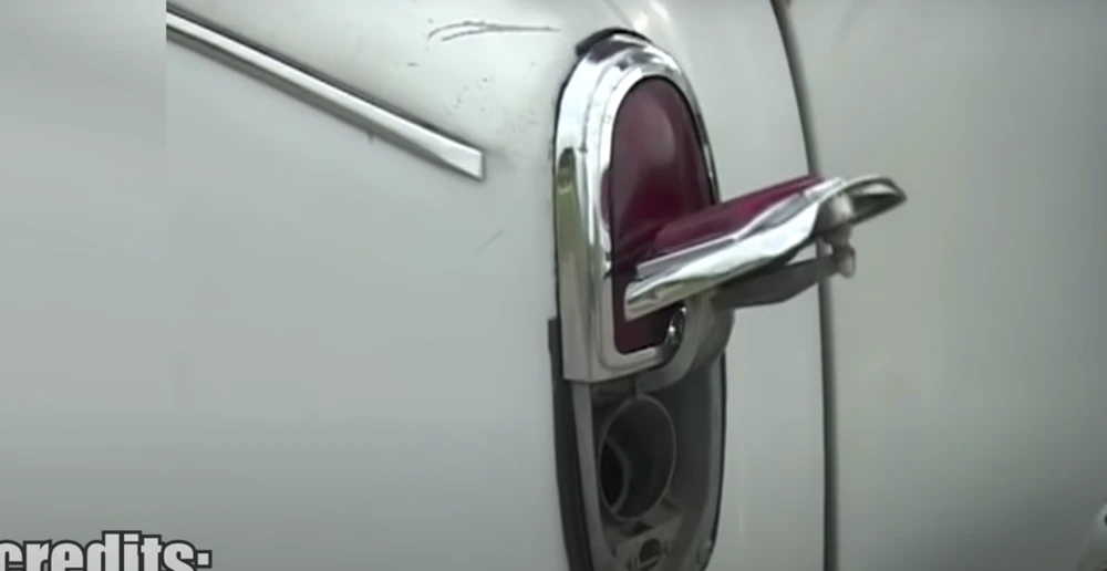 Nắp nhiên liệu ẩn. Ảnh: Motorbiscuit.