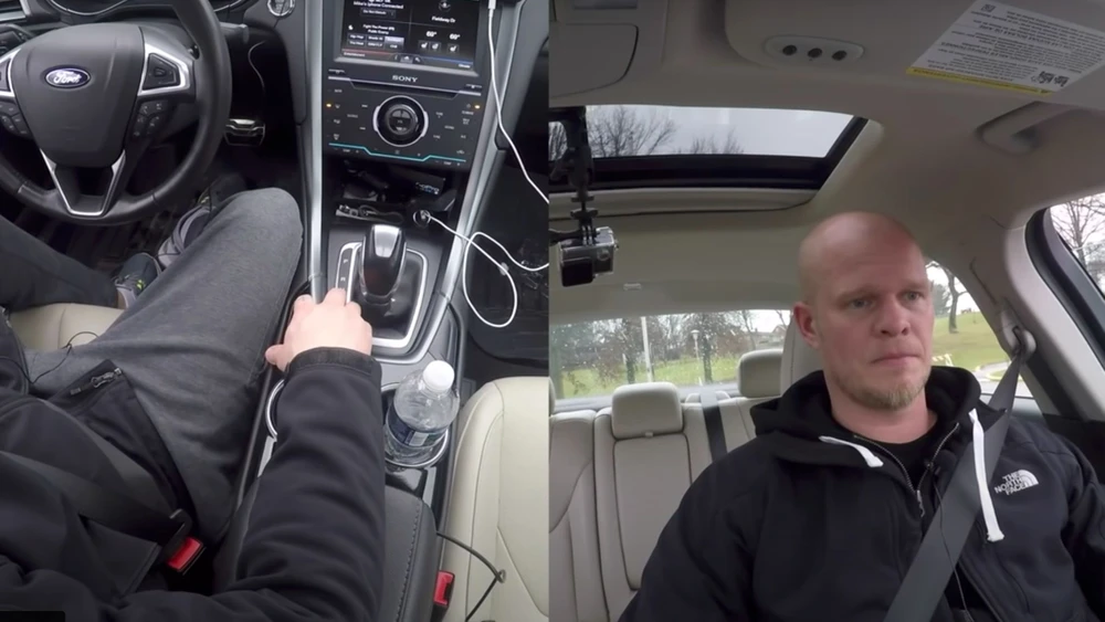 Không sử dụng phanh tay khi bạn đang lái xe bình thường. Ảnh: Motorbiscuit.