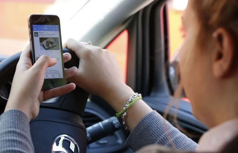 Thiếu tập trung khi lái xe. Ảnh: Motorbiscuit. Thiếu tập trung khi lái xe. Ảnh: Motorbiscuit.