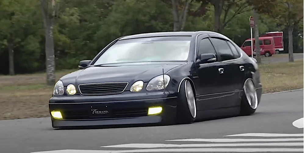 Những đặc điểm của một chiếc sedan trở thành phong cách VIP. Ảnh: Motorbiscuit.