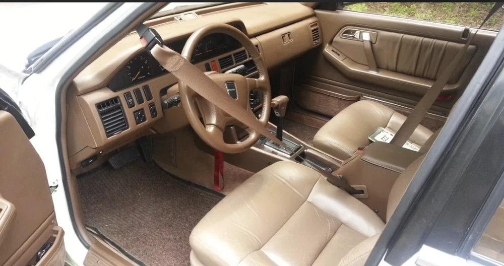 Dây đai an toàn tự động. Ảnh: Hotcars.