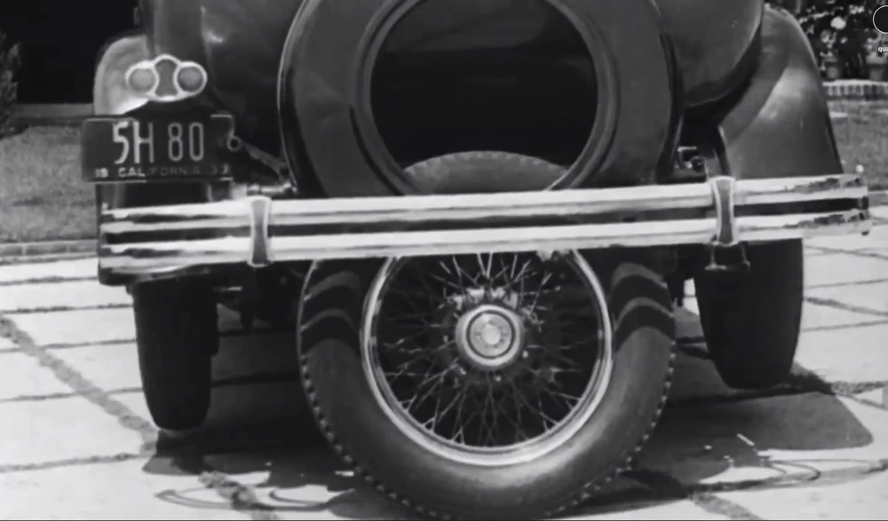 Bánh xe thứ năm để quay. Ảnh: Hotcars.