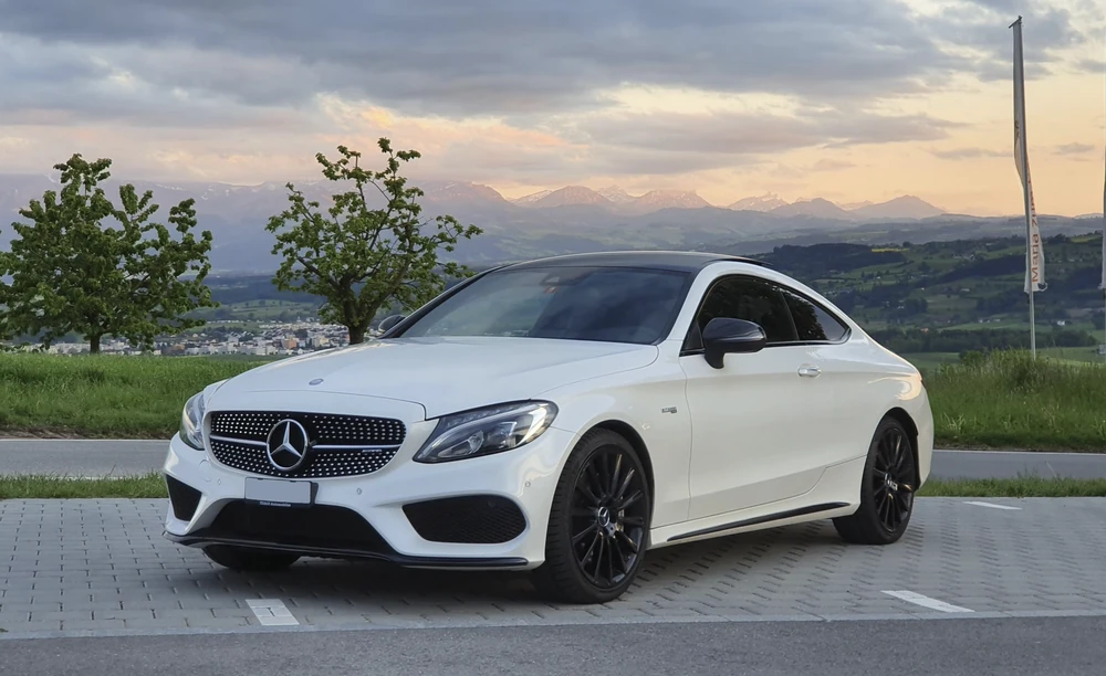 W205 C300. Ảnh: Hotcars.