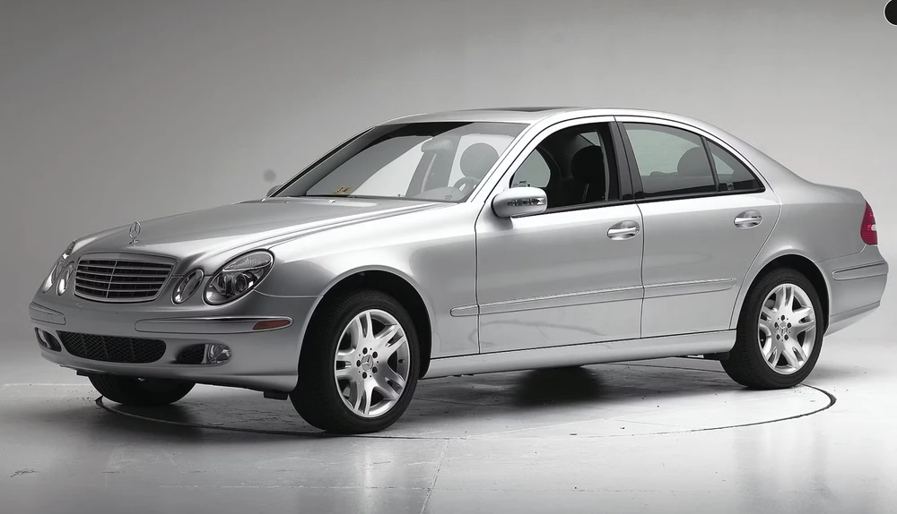 W211 E350. Ảnh: Hotcars.