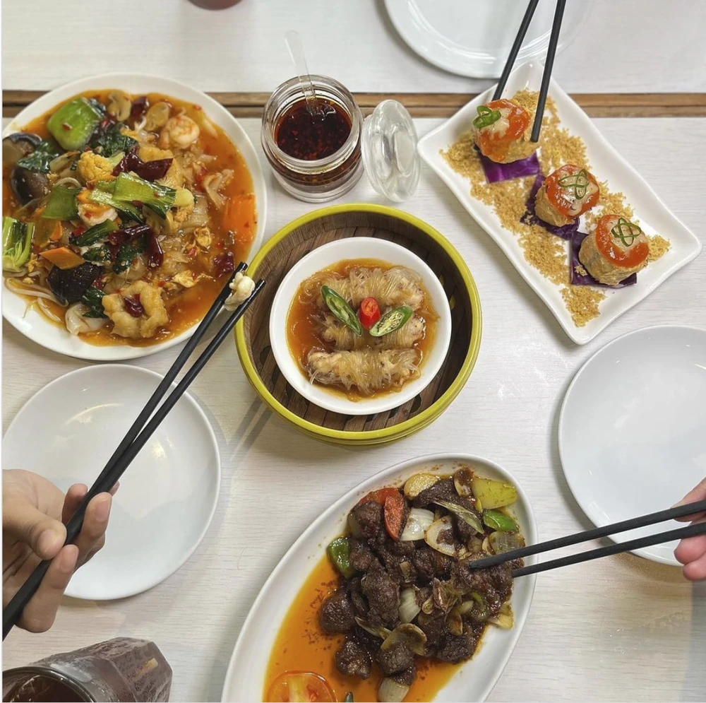 Thực khách nên để lại chút thức ăn trên đĩa khi du lịch đến Trung Quốc. Ảnh: Thetravel