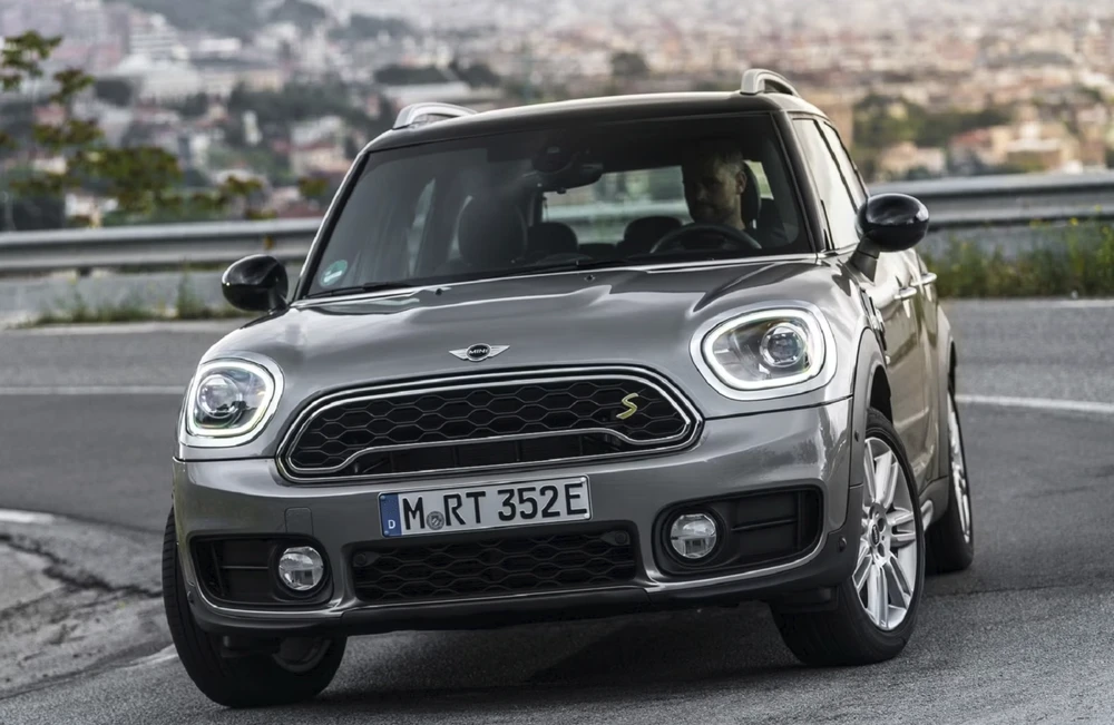 Mini Countryman (có giá 41.500 USD). Ảnh: Hotcars.