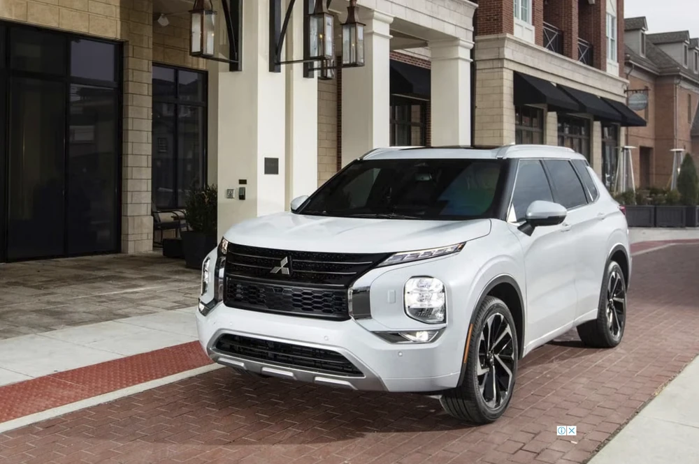 Mini Countryman (có giá 41.500 USD). Ảnh: Hotcars.