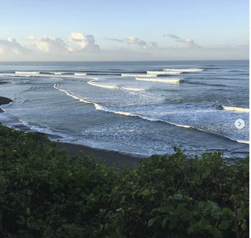 Bãi biển Balian, Bali. Ảnh: Thetravel.