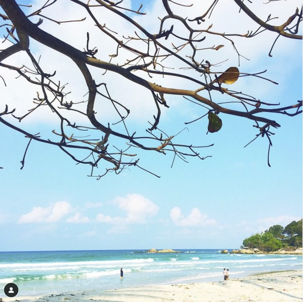 Bãi biển Trikora, Bintan. Ảnh: Thetravel.