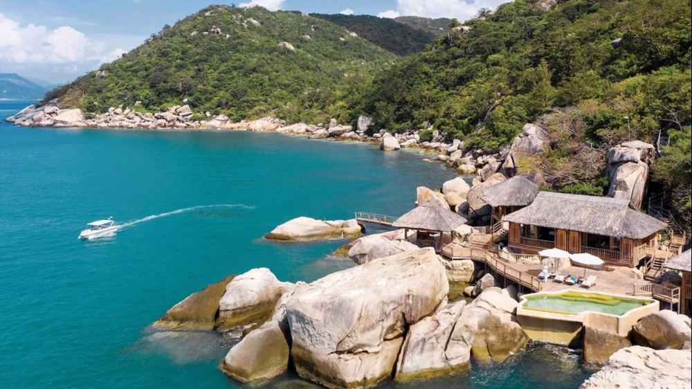 Thiên đường du lịch nghỉ dưỡng Six Senses Ninh Vân Bay được xếp ở vị trí thứ 1 trong khu nghỉ dưỡng tuyệt vời của Châu Á. Ảnh: Internet.