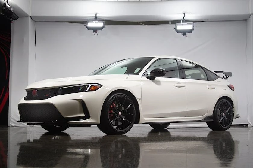 Honda Civic Loại R. Ảnh: Carbuzz.