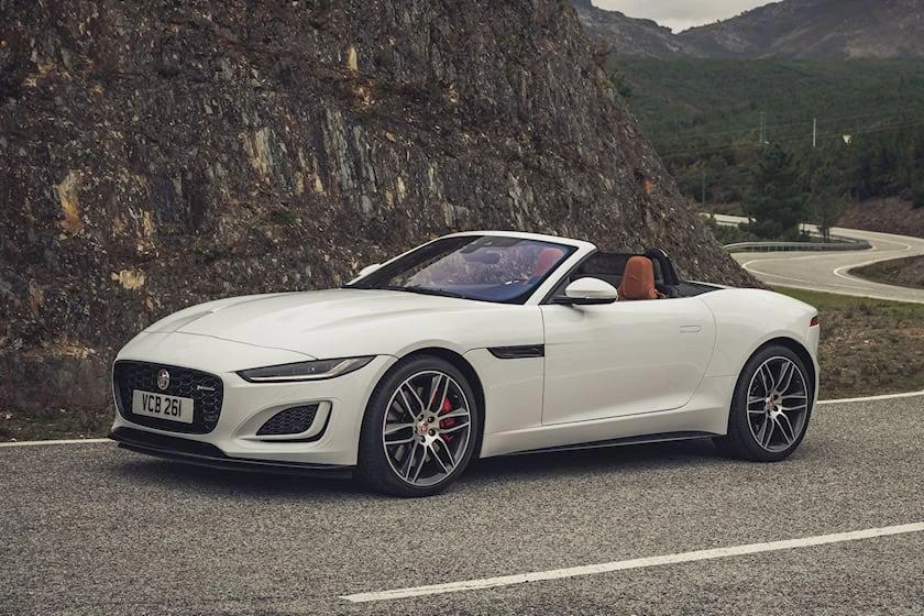 Jaguar F-Type R. Ảnh: Carbuzz.