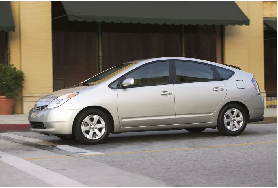 Toyota Prius thế hệ thứ hai. Ảnh: Motorbiscuit.