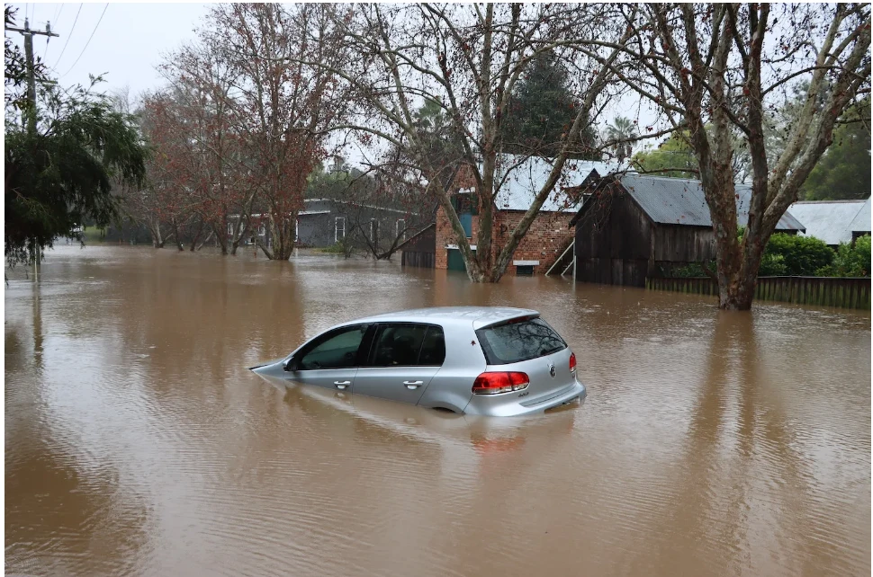 Đừng lái xe của bạn khi nó chỉ hư hỏng cục bộ. Ảnh: Motorbiscuit.