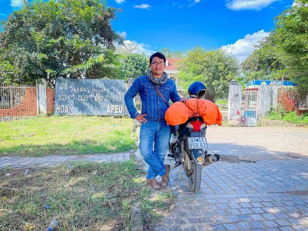 Tony Nguyễn trong chuyến phượt xuyên quốc gia.