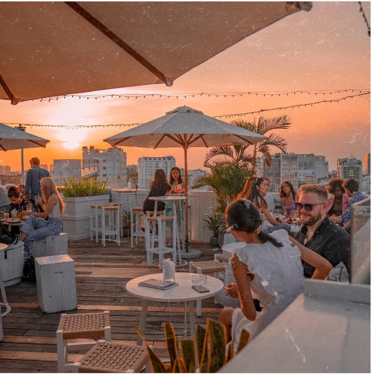 Không gian nhà hàng đơn giản và ấm cúng. Ảnh: Thetravel. Không gian nhà hàng đơn giản và ấm cúng. Ảnh: Thetravel.