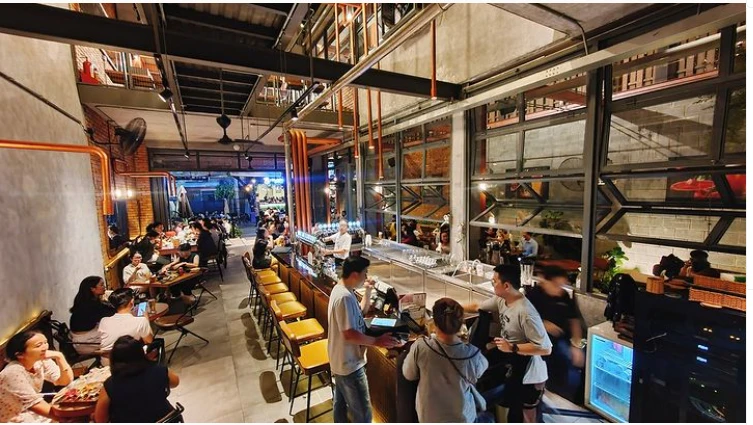 Một góc của quán rượu. Ảnh: Thetravel. Một góc của quán rượu. Ảnh: Thetravel.